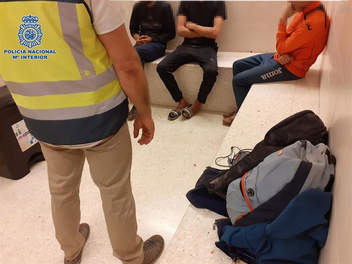 Detenido un hombre por estafar a inmigrantes a los que pedía dinero a cambio de falsos permisos de residencia y trabajo