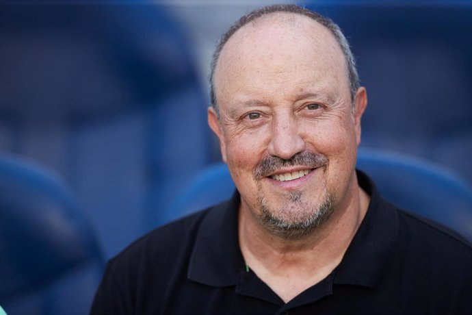 Archivo - Rafa Benitez head coach of RC Celta de Vigo looks on prior the LaLiga EA Sports match between Real Sociedad and RC Celta de Vigo at Reale Arena on August 19, 2023, in San Sebastian, Spain.