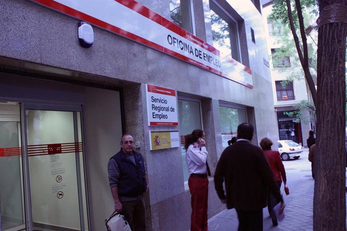 Archivo - Una oficina de empleo.