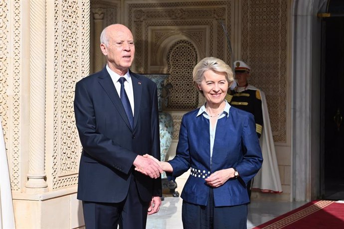 Archivo - El presidente de Túnz, Kais Saied, recibe a la presidenta de la Comisión Europea, Ursula Von der Leyen