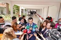 Moreno niega haber llamado al "transfuguismo" y critica los "nervios" del PSOE: "Ellos sabrán qué tienen en sus filas"