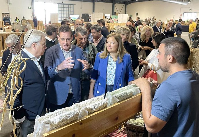 Marcelino Marcos, en el centro