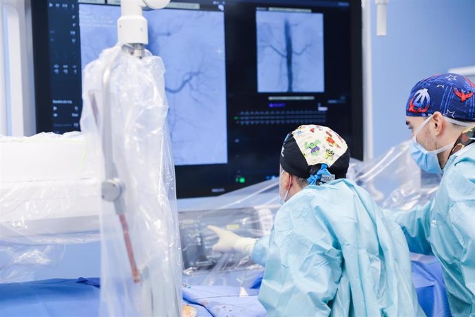 El Hospital Germans Trias i Pujol ha colocado a un paciente con hipertensión arterial un dispositivo que modula la actividad del sistema nervioso simpático