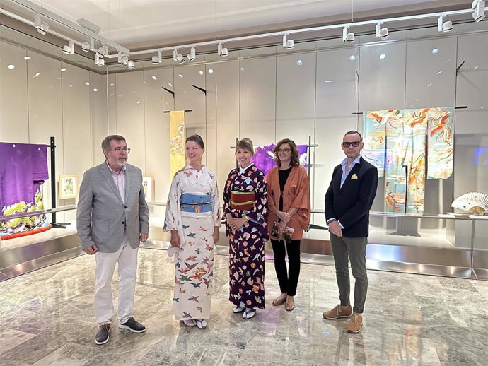 El Museo de Zaragoza exhibe la belleza de los kimonos y ahonda en su significado en una nueva exposición.
