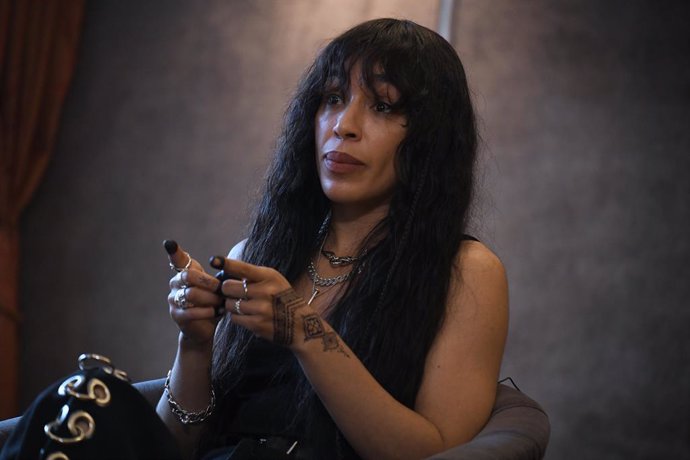 La artista sueca ganadora de Eurovisión 2023, Loreen, durante una entrevista en el hotel Emperador, a 22 de septiembre de 2023, en Madrid (España). Lorine Zineb Nora Talhaoui?, conocida artísticamente como Loreen, es una cantante, compositora y producto