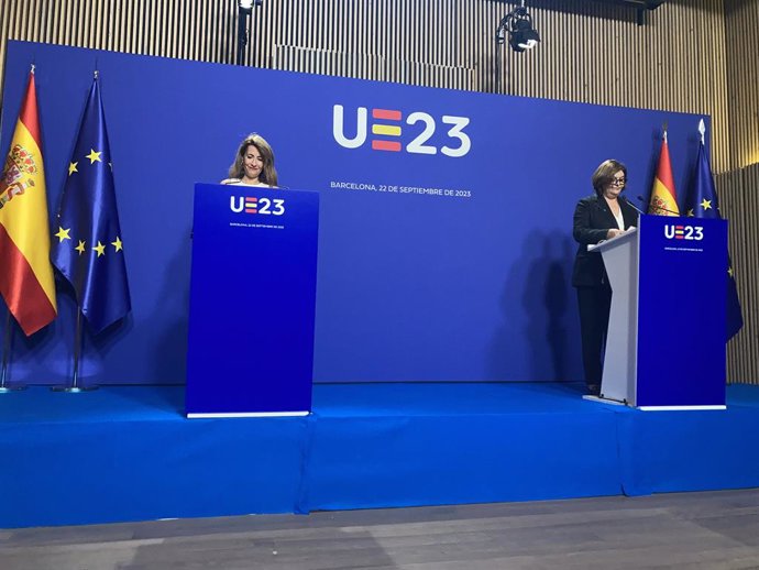 La ministra de Transportes, Movilidad y Agenda Urbana, Raquel Sánchez, y la comisaria de Transportes y Turismo, Adina Valean