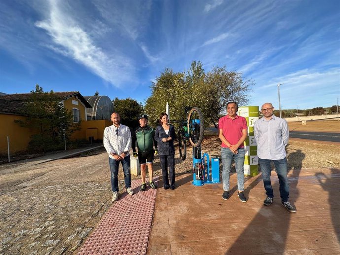 Inauguración de la estación de reparación de bicicletas.
