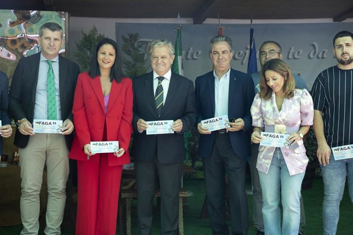 El presidente de la Diputación de Córdoba, Salvador Fuentes (centro), en la inauguración de FAGA.