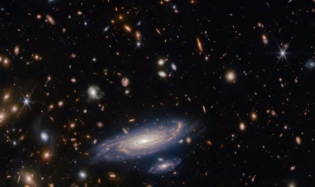 Imagen de galaxias distanrtes del telescopio Webb