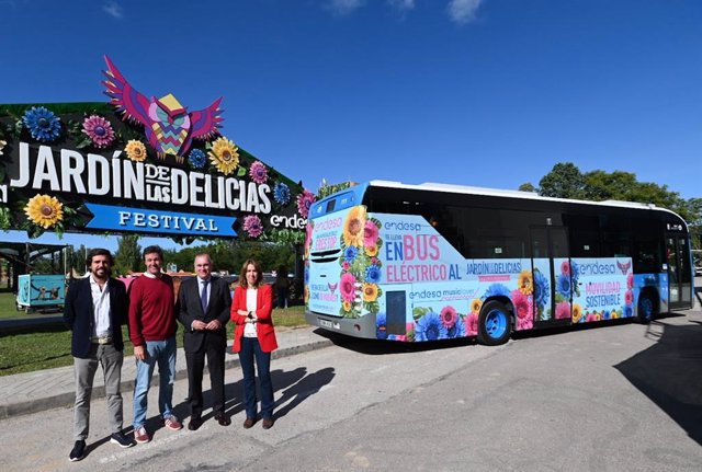 Ignacio Asensi, responsable de patrocinio de Endesa, Óscar Jiménez, promotor del Festival Jardín de las Delicias, Alfonso Sánchez Vicente, director gerente de EMT y María Lacasa, directora de marca y patrocinios de Endesa
