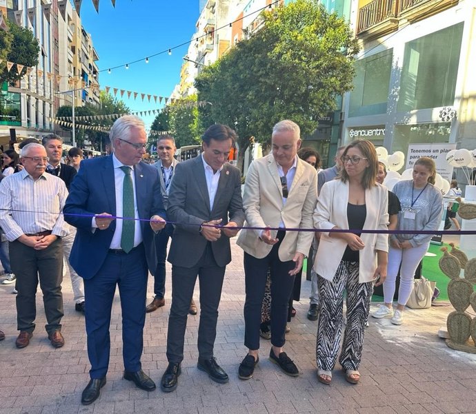 Inauguración de la I Feria del Comercio Tradicional de Jaén.