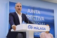 Bendodo dice que Sánchez "ya ha empezado a amnistiar de palabra" a Puigdemont y que a PSOE "solo le queda la P de Pedro"