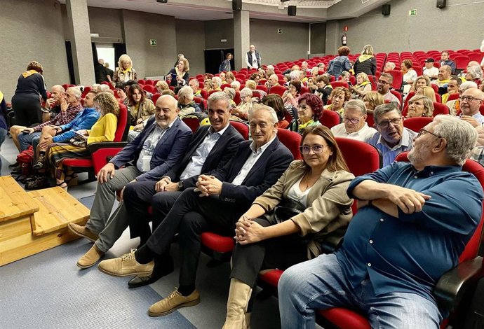 El director general de Turismo y Hostelería, Gustavo Cubero, asiste a la inauguración de del XXI Encuentro Nacional de Asociaciones de Amigos del Camino de Santiago.