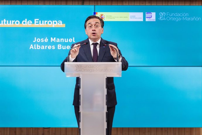 El ministro de Asuntos Exteriores, Unión Europea y Cooperación, José Manuel Albares, interviene durante la inauguración de un seminario, en la sede de la Comisión Europea en España, a 15 de septiembre de 2023, en Madrid (España). El seminario se ha desa