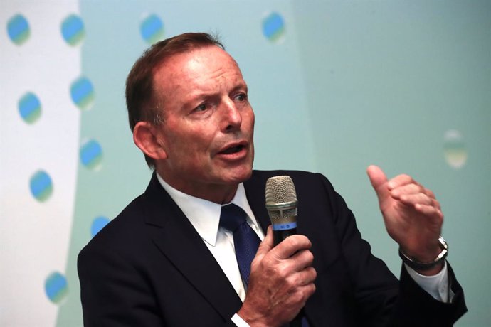 Archivo - October 8, 2021, Taipei, Taipei, Taiwan: Former Australia Prime Minister Tony Abbott speaks to the media during a press conference as part of his visit to Taiwan, amid China's rising threats against Taiwan. Tony Abbott speaks on unfair treatment