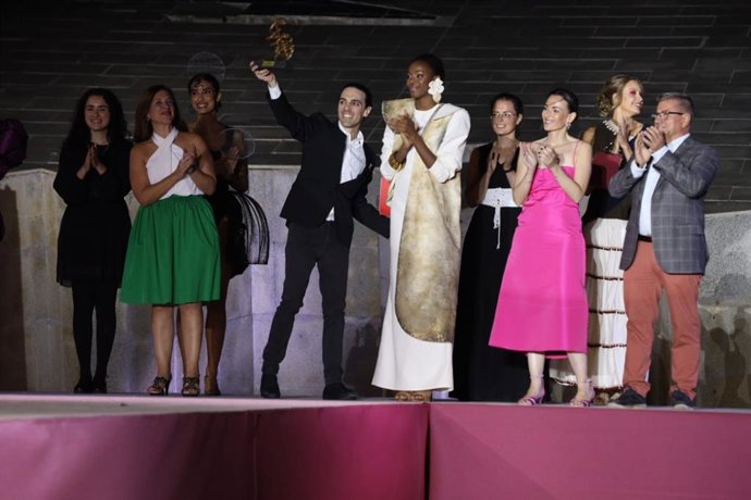 El diseñador Jesús Moreno, uno de los ganadores del certamen 'Aguja Goyesca'.