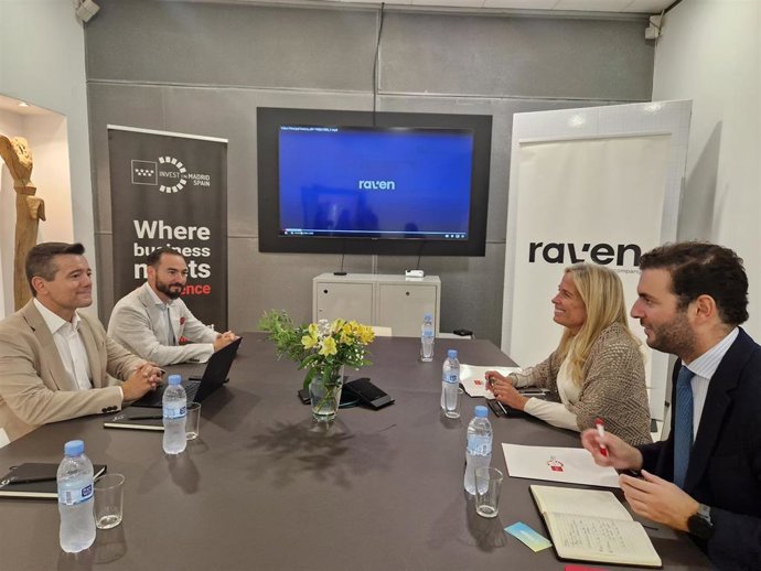 La consejera Albert visita la compañía Raven que ha trasladado su sede desde Estados Unidos con el apoyo del Gobierno regional