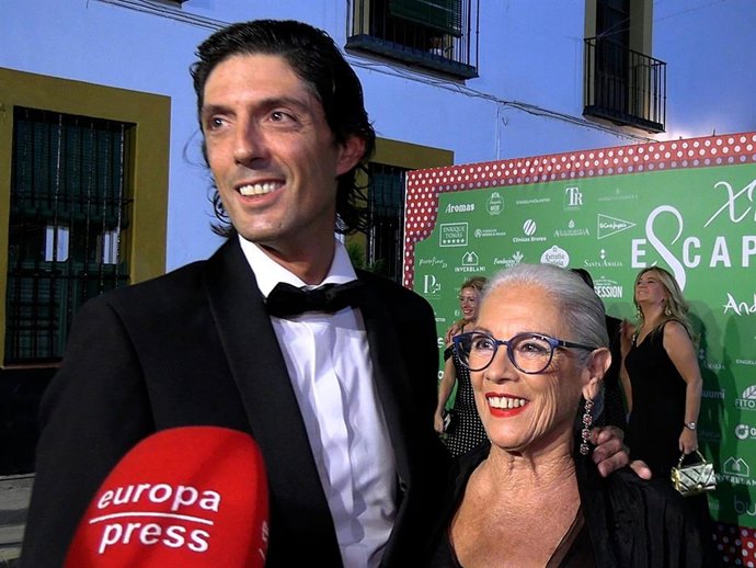 ALEJANDRO SANCHO Y SU TÍA, ISABEL JIMÉNEZ