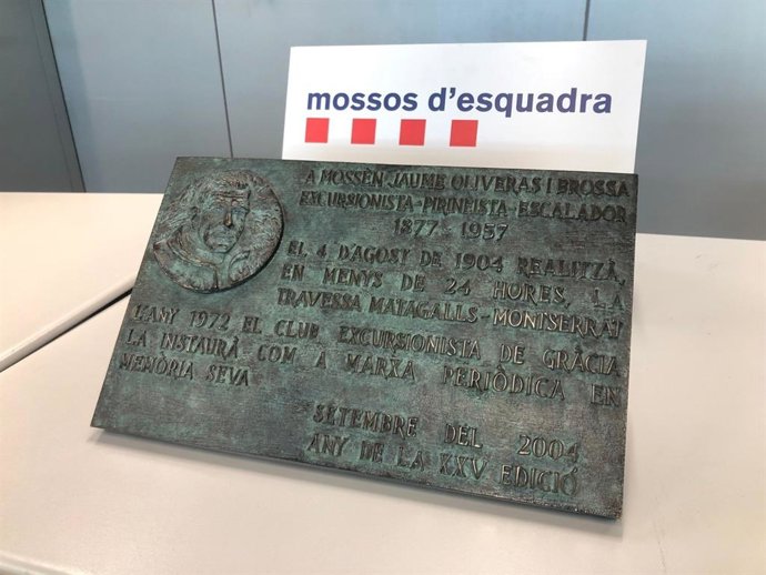 La placa recuperada pels Mossos d'Esquadra