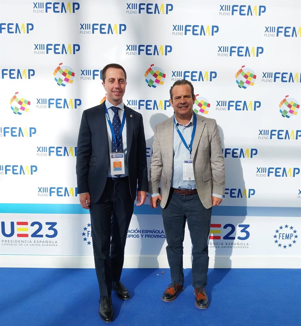 El presidente del Consell de Mallorca, Lloren Galmés, junto con el conseller insular de Presidencia, Antoni Fuster, participa en el XIII Pleno de la FEMP.