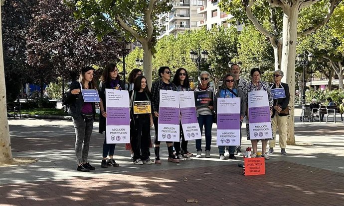 Concentración convocada por Feministas riojanas Kirké y Feministas de La Rioja