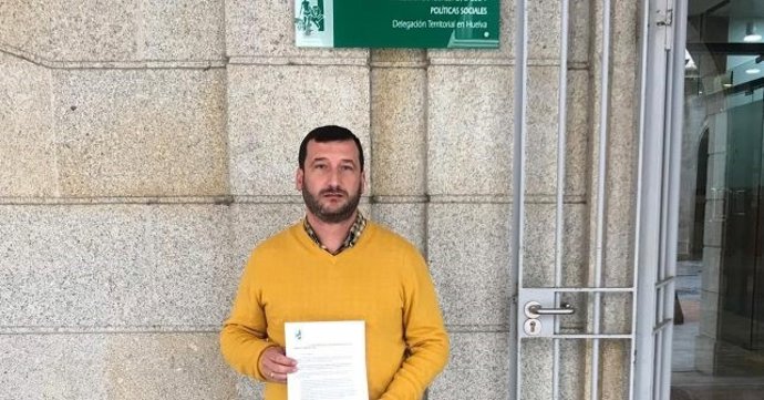 El portavoz del PSOE en el Ayuntamiento de Rociana del Condado (Huelva), Diego Pichardo,