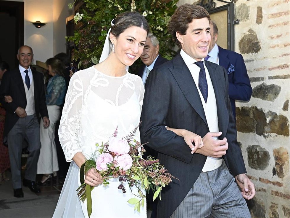 Ignacio del Pino Fernández-Fontecha y Pilar Montes Yebra salen de la iglesia de San Bartolomé Apóstol tras darse el "si quiero" a 23 de Septiembre de 2023 en (España).