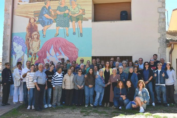 Inauguración de un mural contra de la violencia de género en el municipio de Casas de San Galindo (Guadalajara)