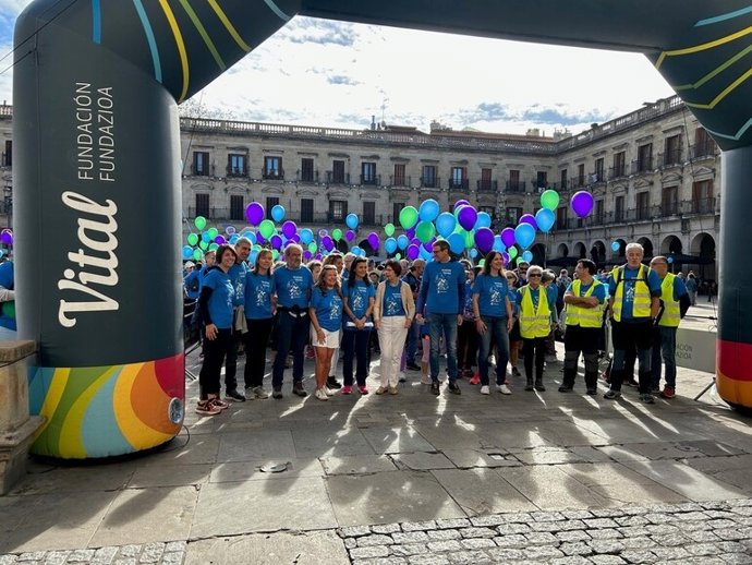 Nerea Melgosa y Gotzone Sagarduy, en la Caminata Solidaria de la Asociación Alavesa de familiares y personas con enfermedad mental