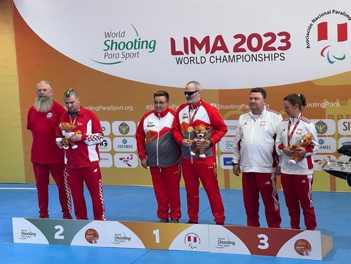 Ager Solabarrieta y Maite Badiola tras ganar la medalla de oro