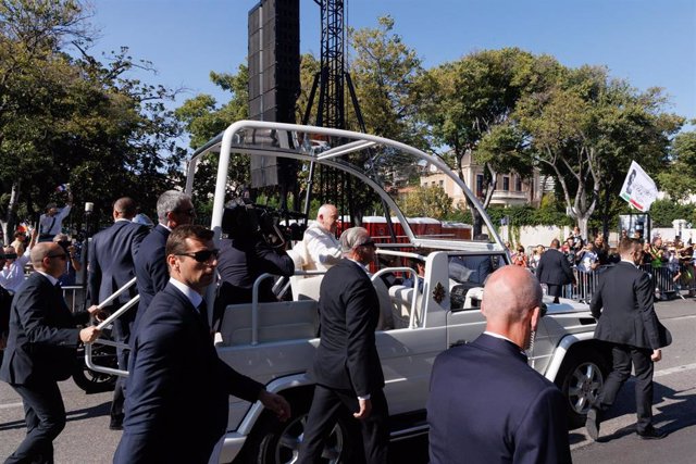El Papa durante su viaje a Marsella