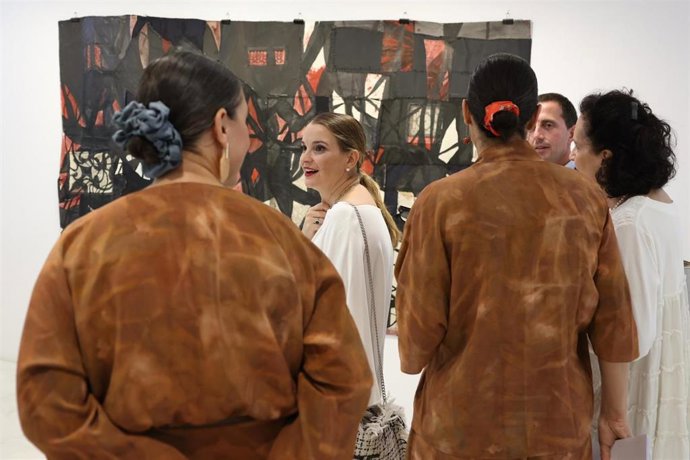 La presidenta del Govern, Margalida Prohens, participa en la Nit de l'Art en Palma.