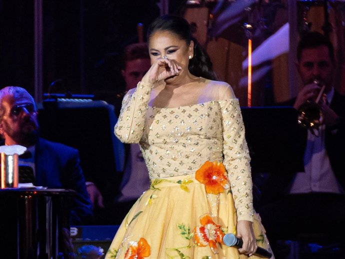 La cantante, Isabel Pantoja actúa en su ciudad natal, a 23 de setiembre de 2023, en Sevilla, (Andalucía, España).