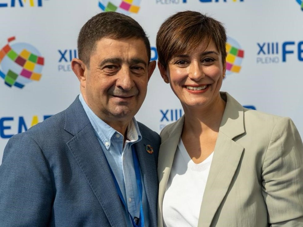 El presidente de la Diputación de Jaén, Francisco Reyes, junto a la ministra de Política Territorial, Isabel Rodríguez