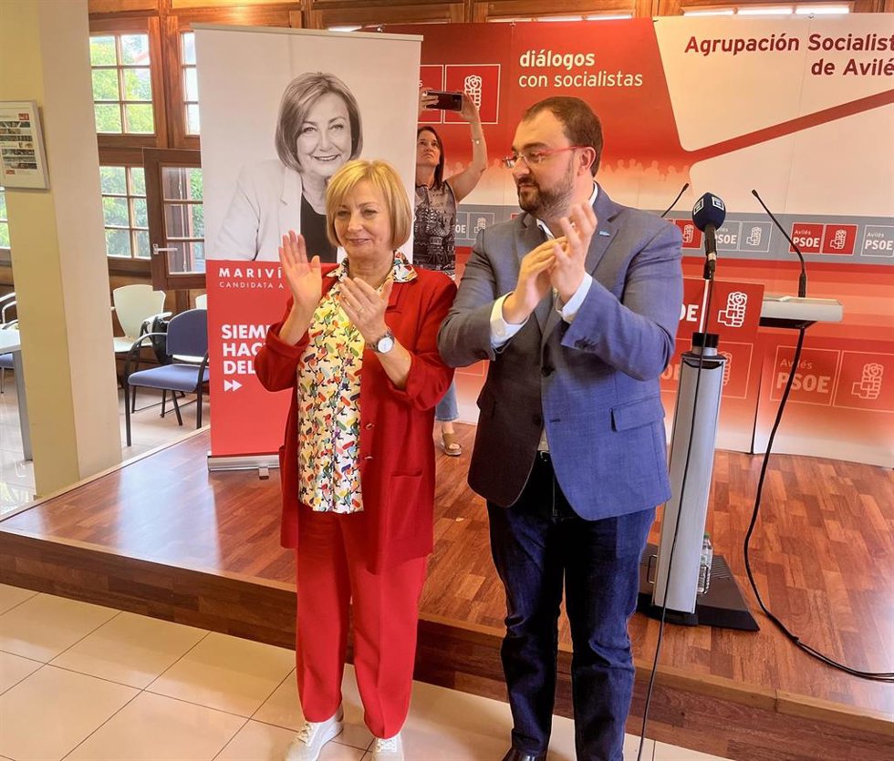 Archivo - Mariví Monteserín y Adrián Barbón.