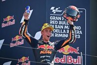 Acosta y Masià reinan en la India y lideran en Moto2 y Moto3