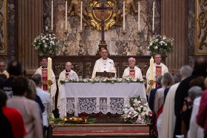 L'arquebisbe de Barcelona, Juan José Omella, presideix la missa de la Merc