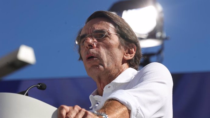 El expresidente del Gobierno José María Aznar, interviene durante la manifestación organizada por el PP, a 24 de septiembre de 2023, en Madrid (España). Bajo el lema A la calle contra la amnistía, el referéndum y contra aquellos que quieren destruir nu