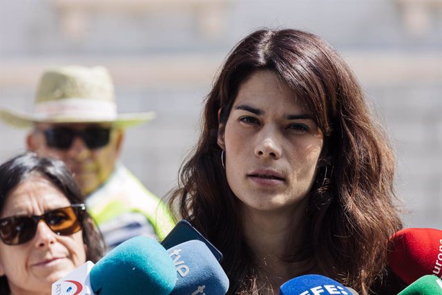 Archivo - La portavoz de Podemos, Isa Serra, ofrece declaraciones a los medios, frente al Congreso de los Diputados, a 12 de junio de 2023, en Madrid (España).  La portavoz de Podemos ha pedido a Yolanda Díaz que retire el veto a Irene Montero puesto que 