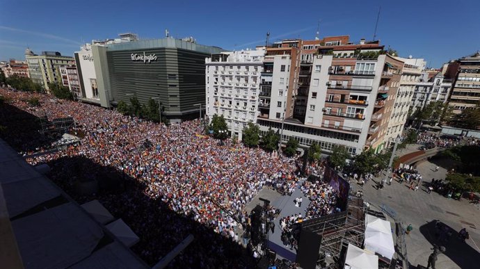 Vista de miles de simpatizantes durante la manifestación organizada por el PP, en la plaza de Felipe II, a 24 de septiembre de 2023, en Madrid (España). 