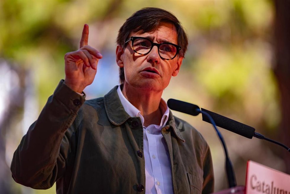 El líder del PSC, Salvador Illa, interviene durante la Festa de la Rosa del PSC, en la Pineda de Gav, a 24 de septiembre de 2023, en Gav, Barcelona, Catalunya (España)