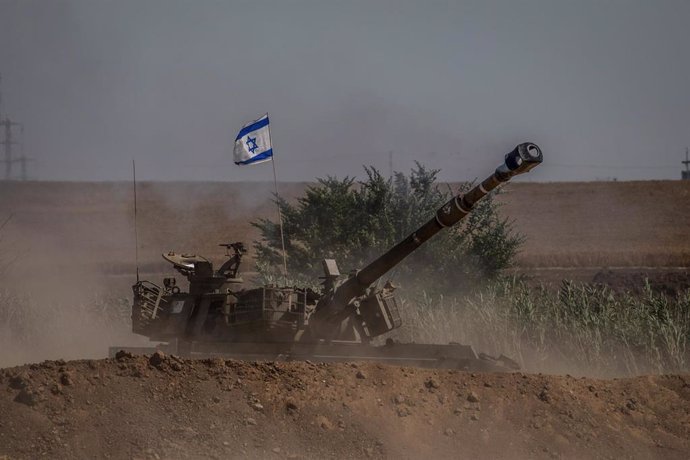 Archivo - Un carro de combate de Israel en los alrededores de Sderot, cerca de la frontera con la Franja de Gaza