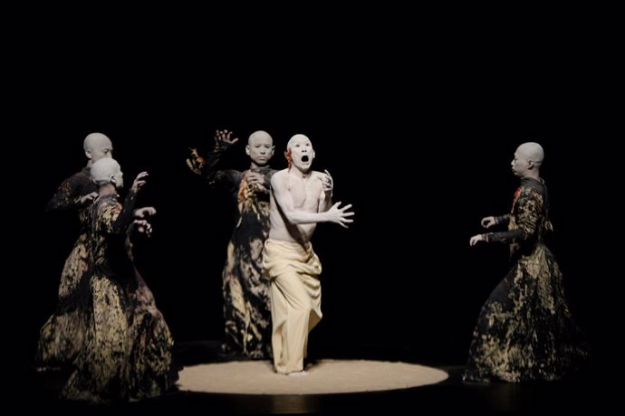 Bogotá, 05 de Noviembre 2022. El grupo japonés Sankai Juku, emblema de la danza butoh, presentará en el Teatro Mayor Julio Mario Santo Domingo su más reciente espectáculo.  (Colprensa - Álvaro Tavera)