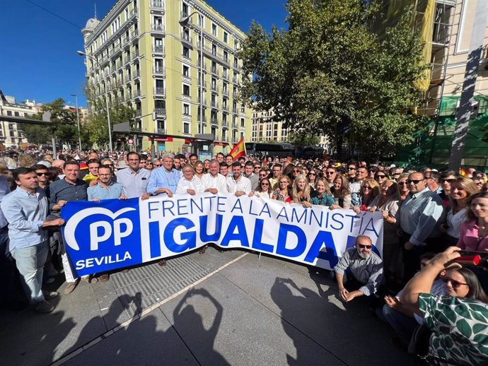 PP de Sevilla participa en la manifestación contra la amnistía en Madrid