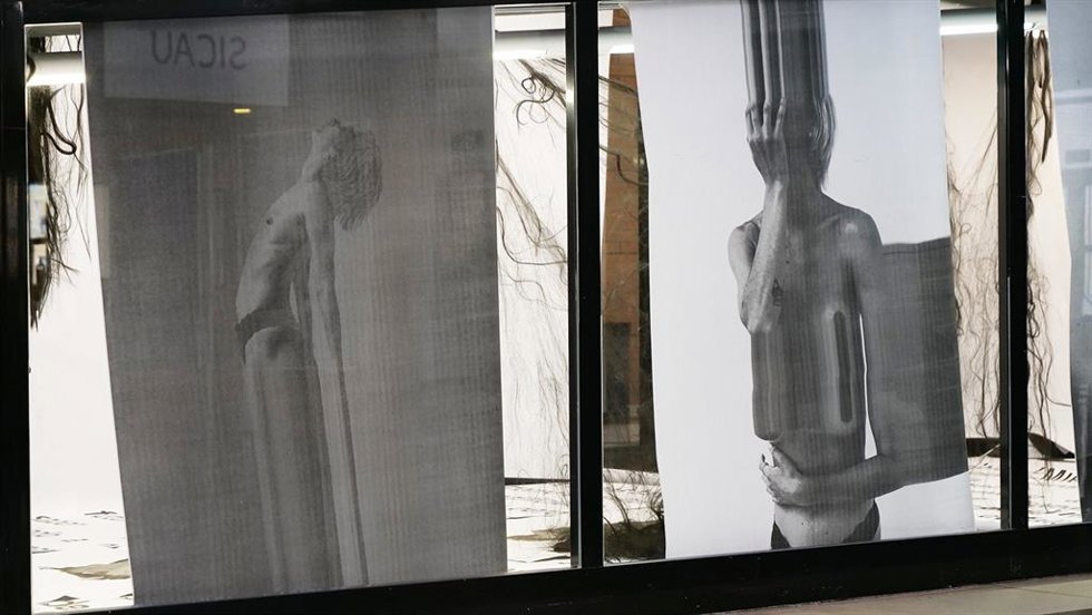 Una imagen de la exposición de Lau Efron en la facultad de Ciencias de la Educación de la Universidad de Málaga.