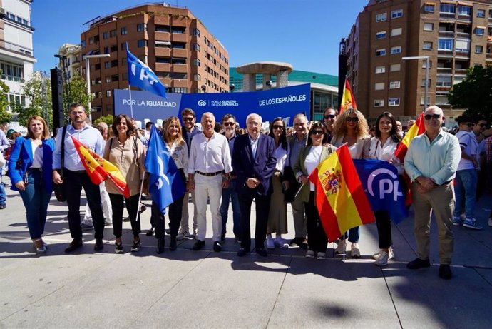 Una parte de la delegación melillense en la protesta del PP en Madrid contra la amnistía