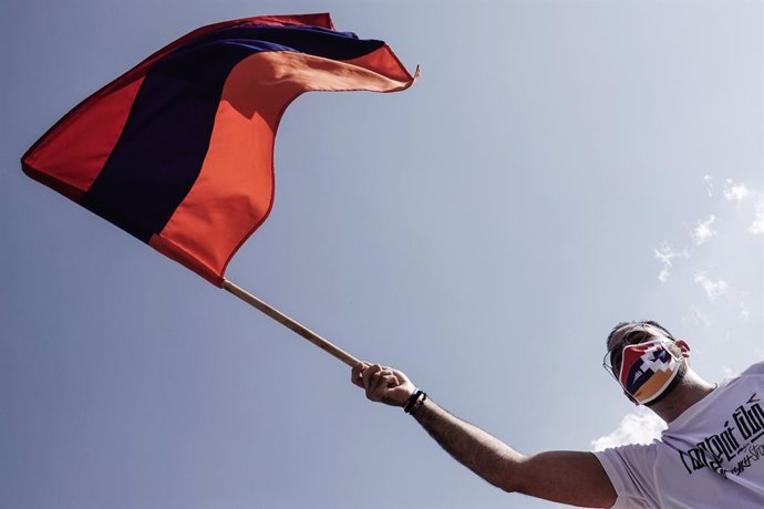 Archivo - October 22, 2020, Jerusalem, Israel: Israeli Armenians protest opposite the Ministry of Foreign Affairs against alleged arms supply by Israel to Azerbaijan. The Armenian Azeri conflict has been raging for weeks over the disputed region of Nago