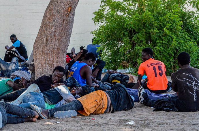 Archivo - July 5, 2023: Sfax, Tunisia. 06 July 2023. Tension has flared in the Sfax province following the deadly stabbing of a Tunisian man during a fight between migrants and Tunisians on Monday. Since the funeral of the Tunisian man, sub-Saharan Afri