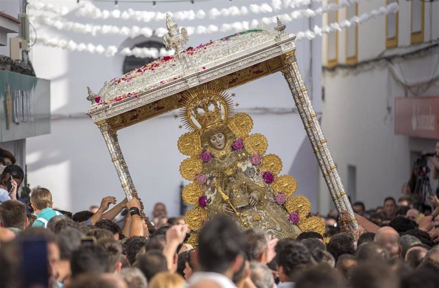 La Virgen del Rocío seguirá en Almonte