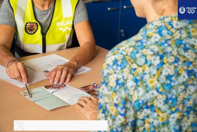 Imagen De Archivo Del Equipo De Protección Y Atención A La Familia (EPAF)